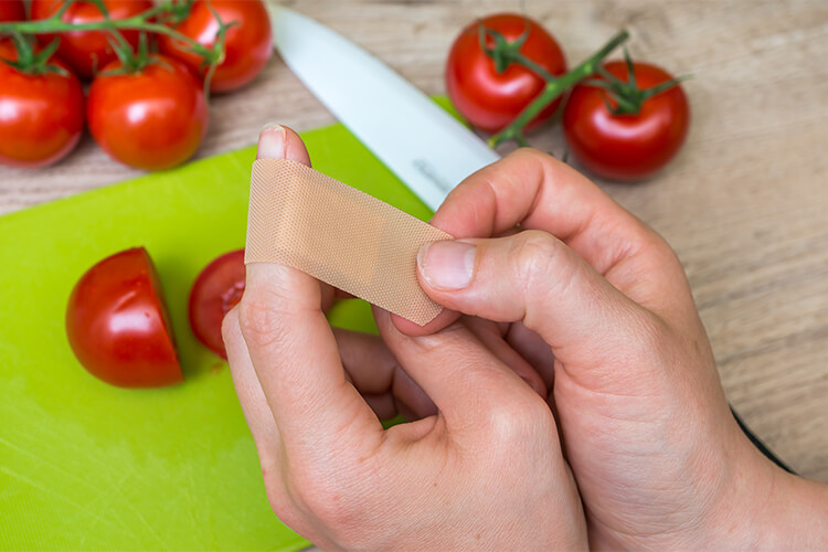 Incidenti domestici alla mano: cosa fare?
